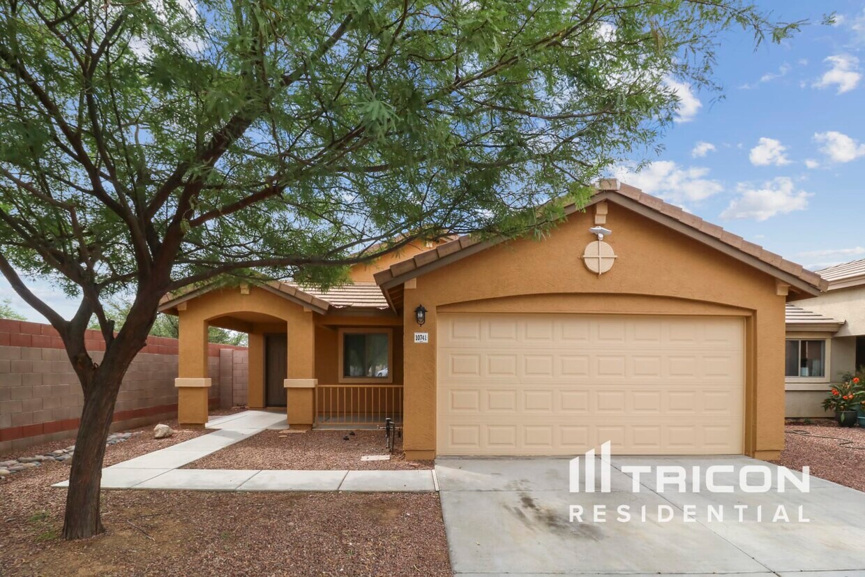Primary Photo - 10741 W Del Rio Ln