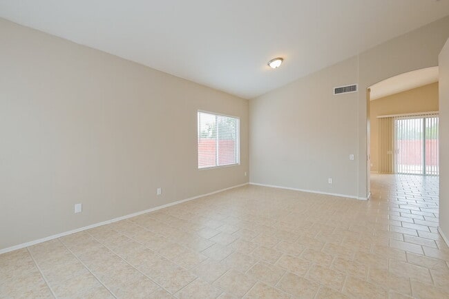 Foto del edificio - 10030 E English Woods Rd