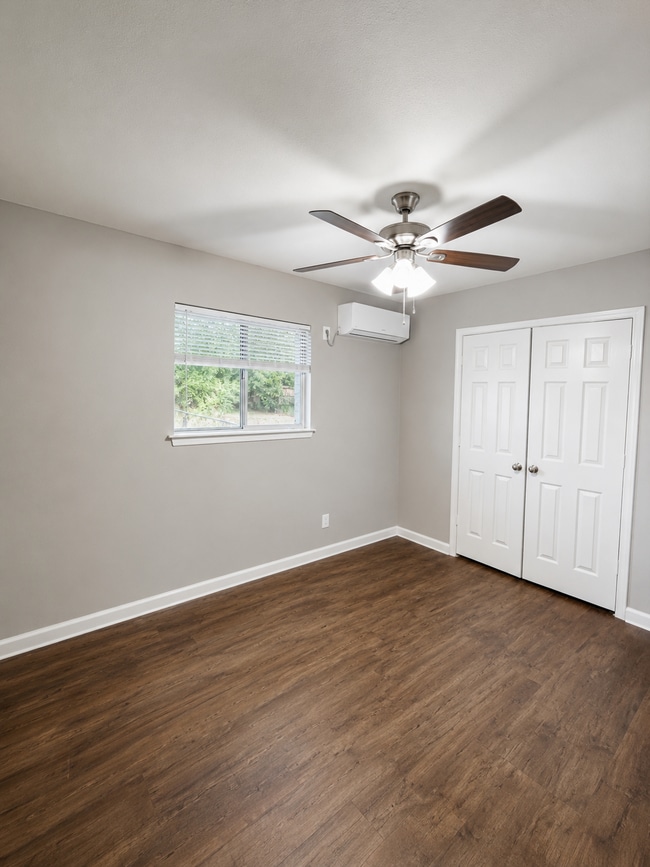 Photo - 855 BROADWAY AVE #4 House
