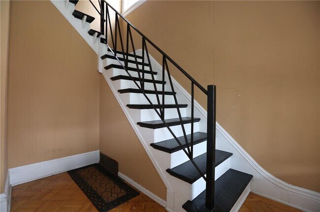 Foto del edificio - 745 University Ave