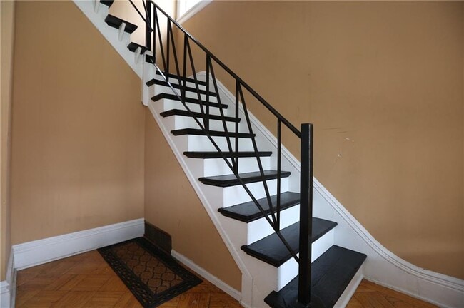 Building Photo - 745 University Ave