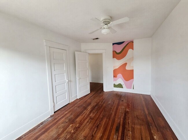 Building Photo - 1421 W 84th St