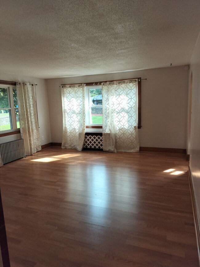 126 Fanning St, Waterbury, CT 06704 Townhome Rentals in Waterbury CT