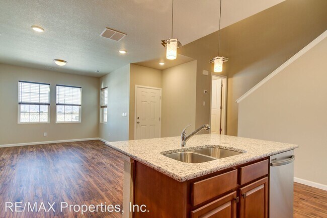 Foto del edificio - 3 br, 2.5 bath House - 8737 Shady Ridge Grv.