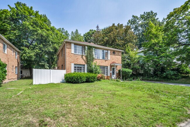 Building Photo - 1787 Tanglewood Dr