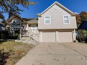 Building Photo - 604 SW Nelson Dr