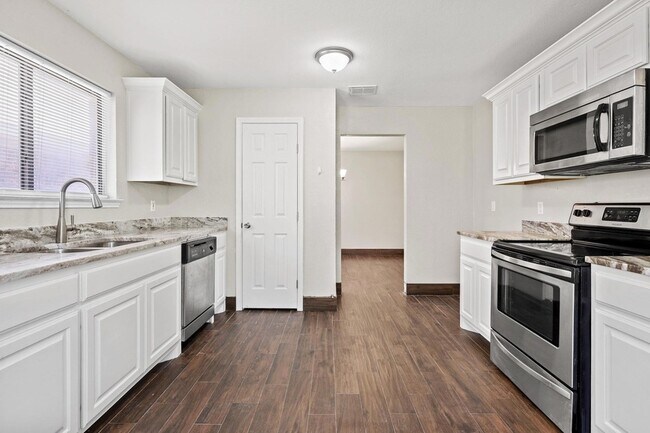 Building Photo - 2516 Woodlark Dr