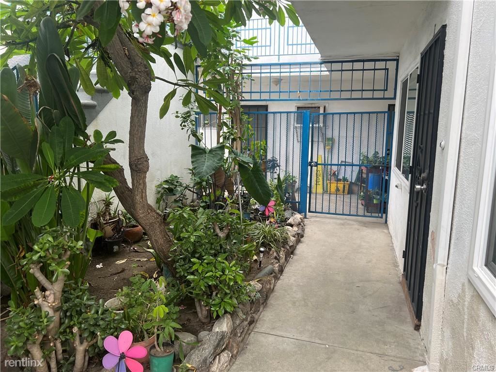 3505 Michigan Ave, South Gate, CA 90280 Condo for Rent in South Gate