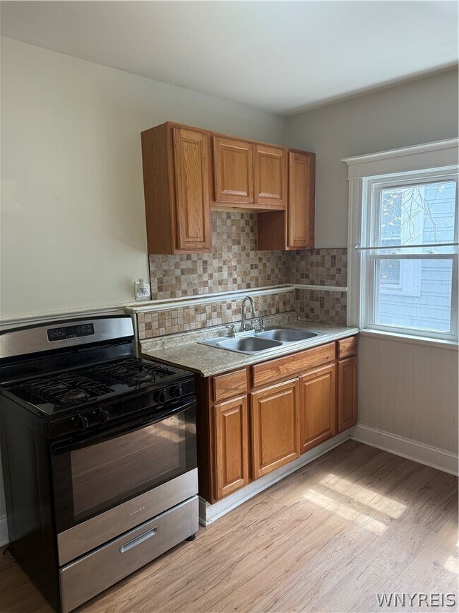 Foto del edificio - 238 Oxford Ave