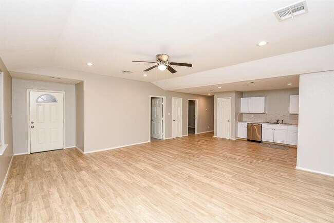 Foto del edificio - 15357 Ben Wiggins Rd
