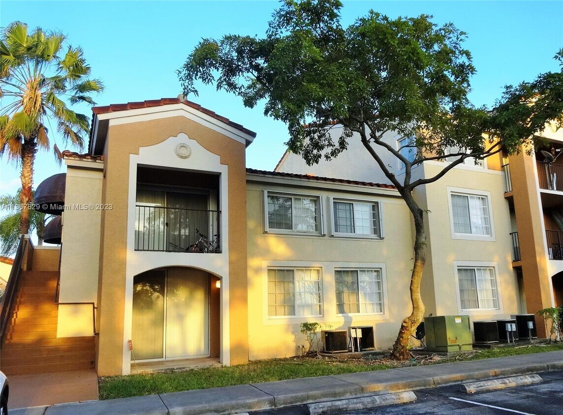 Foto principal - 2163 Renaissance Blvd