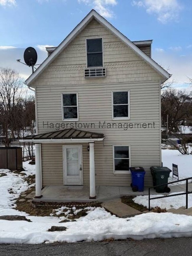 Building Photo - 528 Virginia Ave