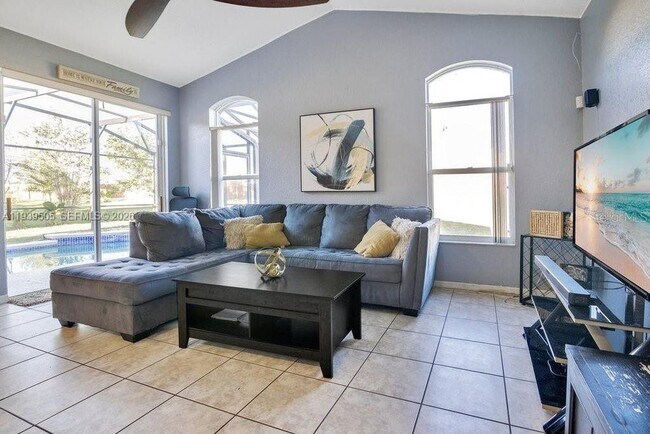 Foto del edificio - 321 Corvina Dr