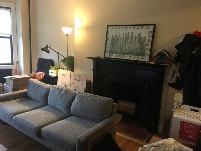 Foto del edificio - Boston's Kenmore neighborhood 1bed / 1bath available 11/1/2025