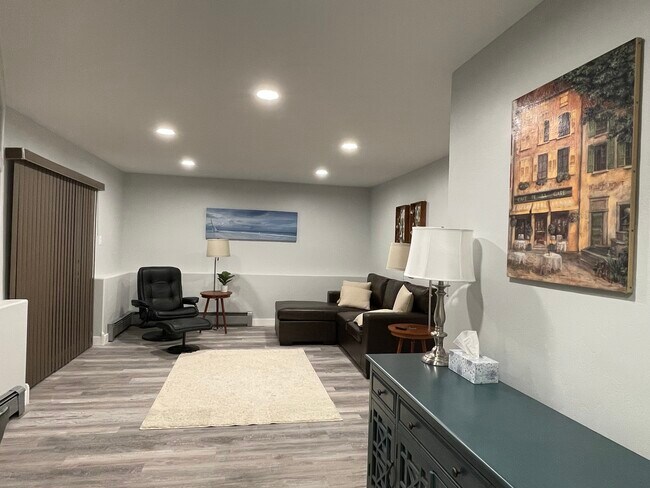Foto del edificio - 1038 S Knollwood Dr