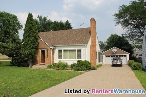 Foto principal - 3249 Blackstone Ave