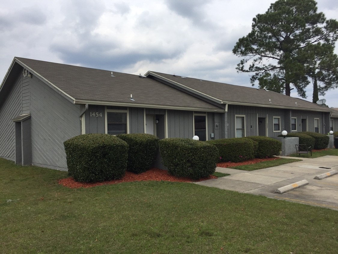 1454 Gifford Ave, Orange Park, FL 32065 Apartments in Orange Park, FL