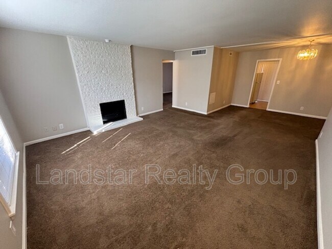 Foto del edificio - 3221 Kemmons Dr