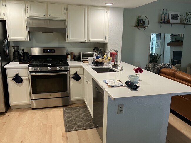 Foto del edificio - 5920 Gunbarrel Ave