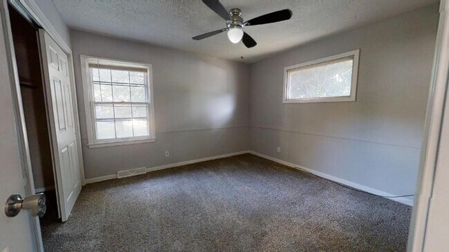 Foto del edificio - 5521 N. Highland Ave.