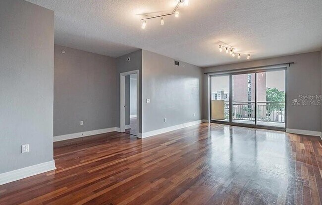 Foto del edificio - 1108 N Franklin St