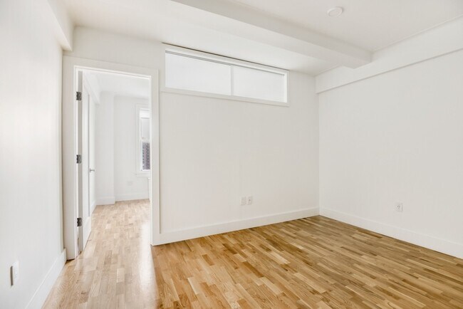 Foto del edificio - 301 E 21st St