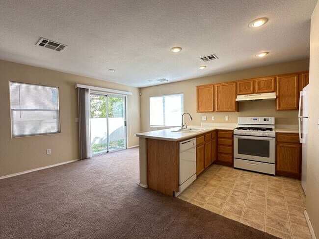 Foto del edificio - Warm Springs and Ft. Apache