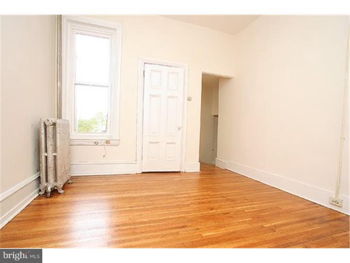 Foto principal - 2808 W Girard Ave