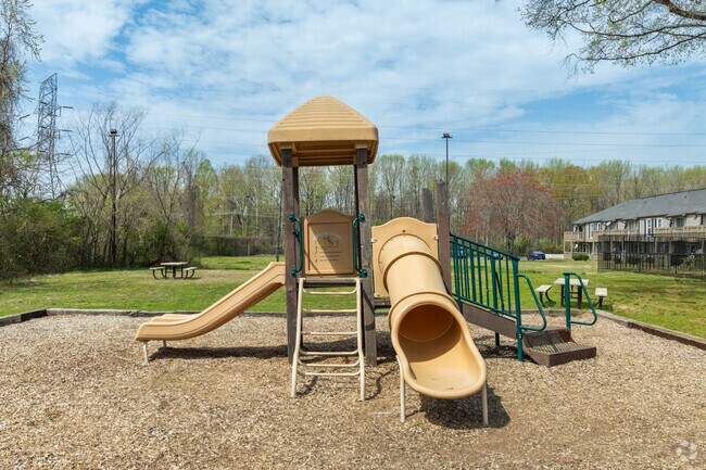 Patio de juegos - Avery Park Apartments
