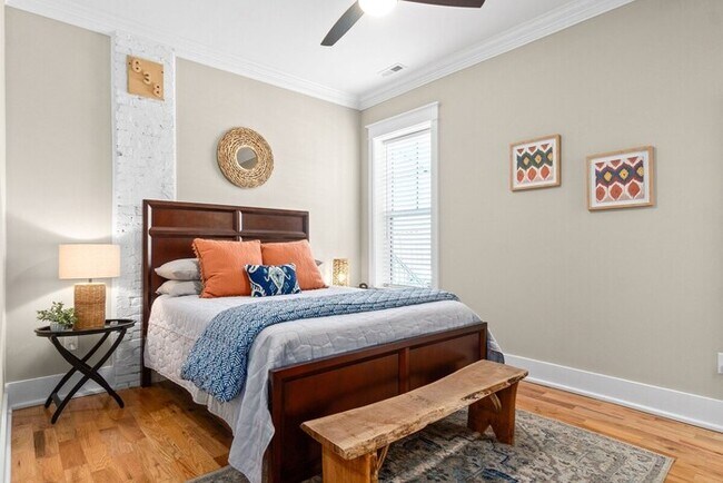 Building Photo - Unit #5 (638 Madison St)