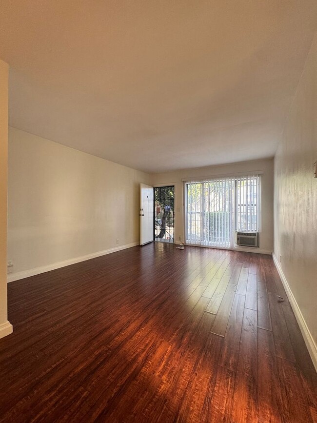 Foto del interior - 1001 N Curson Ave ( 7609 Romaine )