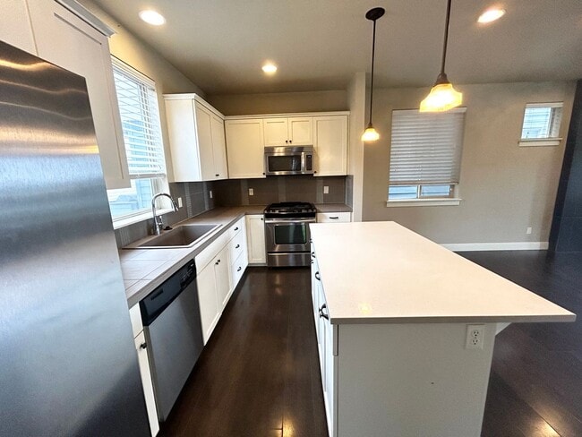 Building Photo - 3 Bedroom Home Across The Street From Villa Sports!!