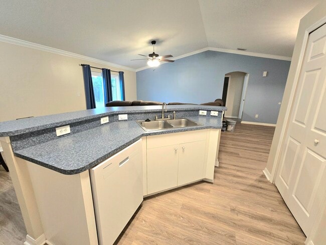 Building Photo - 823 Del Mar Cir