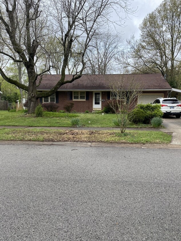 Foto principal - 706 S Taylor Dr