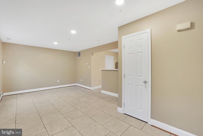 Foto del edificio - 10107 Reprise Dr