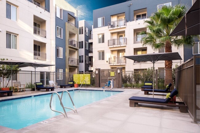 Building Photo - LINQ