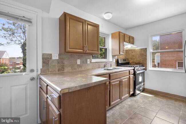 Foto del edificio - 6212 Carters Ln