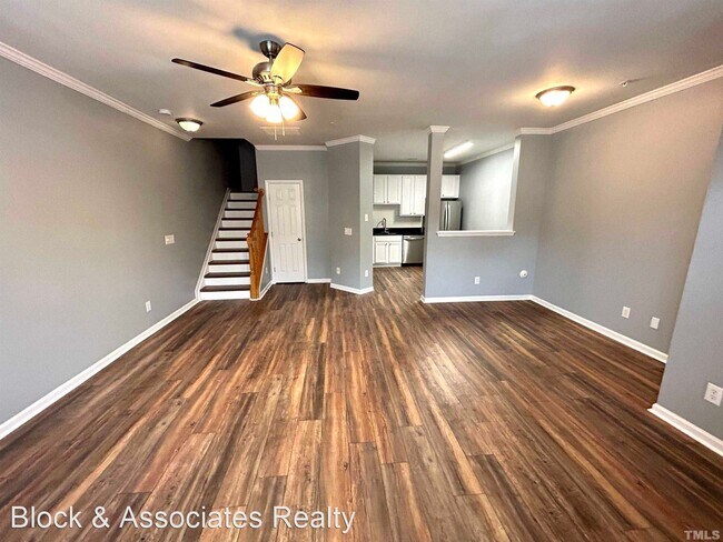 Building Photo - 3 br, 2.5 bath House - 2210 Raven Road Uni...