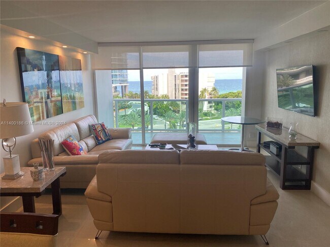 Foto del edificio - 100 Bayview Dr