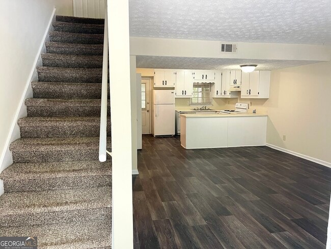 Building Photo - 310 S Jeff Davis Dr