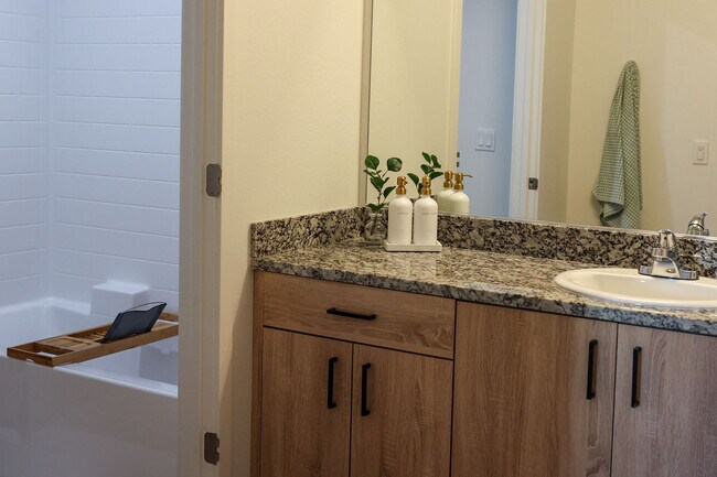 Foto del edificio - The Grove at Woodlake