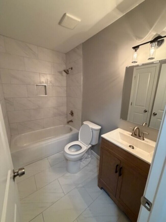Building Photo - Check out this Beautiful 3 bed 1 bath home