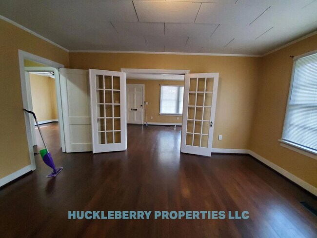 Building Photo - 2032 Edgar St