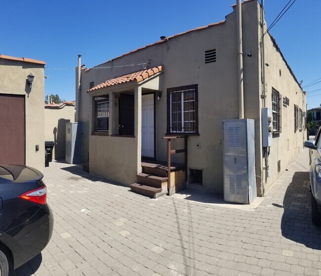 Building Photo - 2521 S Harcourt Ave