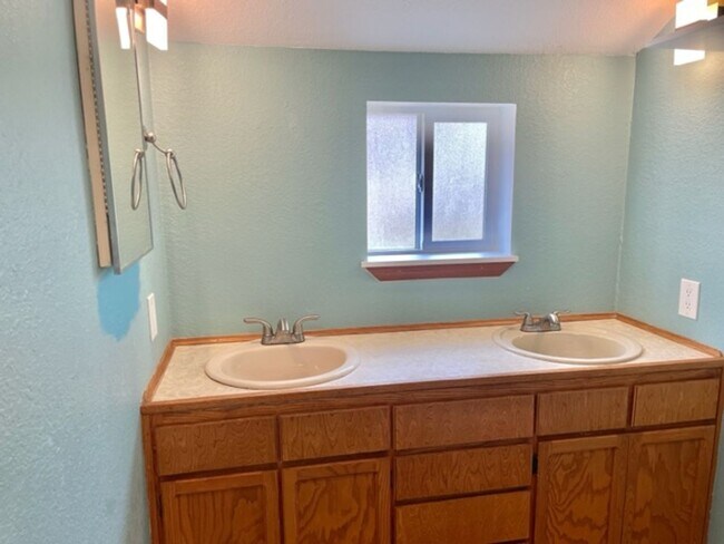 Building Photo - 539 Stevens Cir