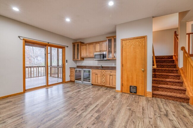Foto del edificio - 4BR House in Family Neighborhood Maple Grove
