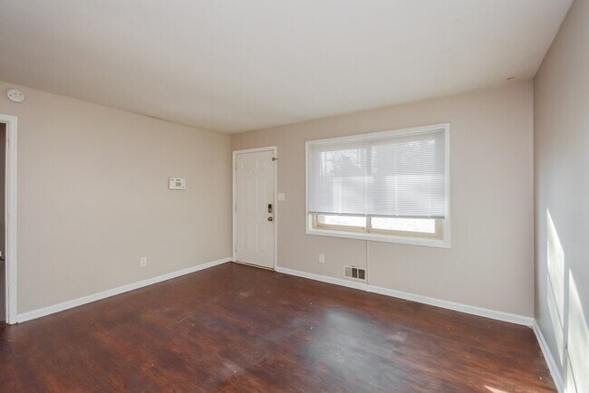 Building Photo - 2468 Castile Dr