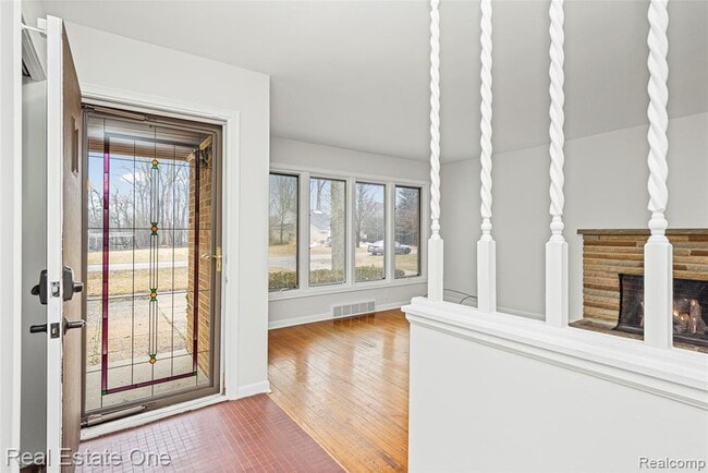 Foto del edificio - 2360 Pine View Dr