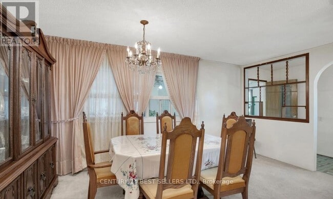 Building Photo - 33 Lakeland Crescent