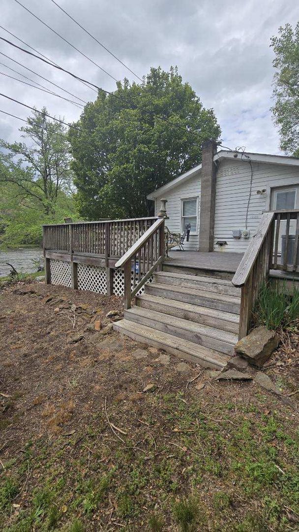 Building Photo - 2/1 Home on the River